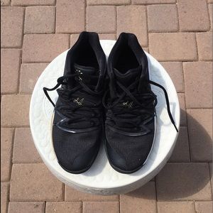 Nike Kyrie 5’s